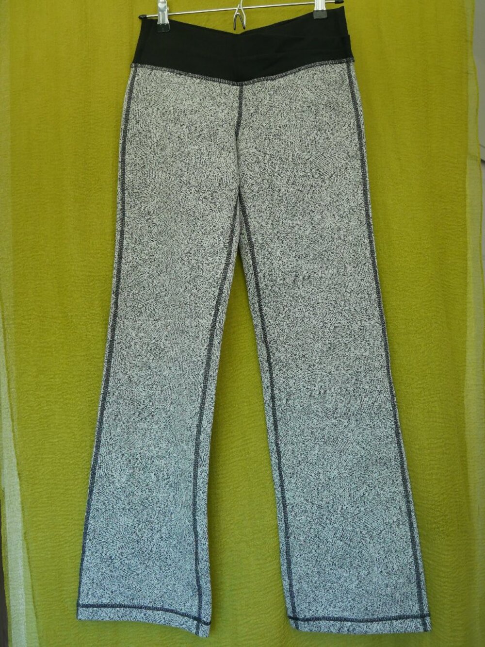 Lululemon Black and White Leggings, size 6 Reg